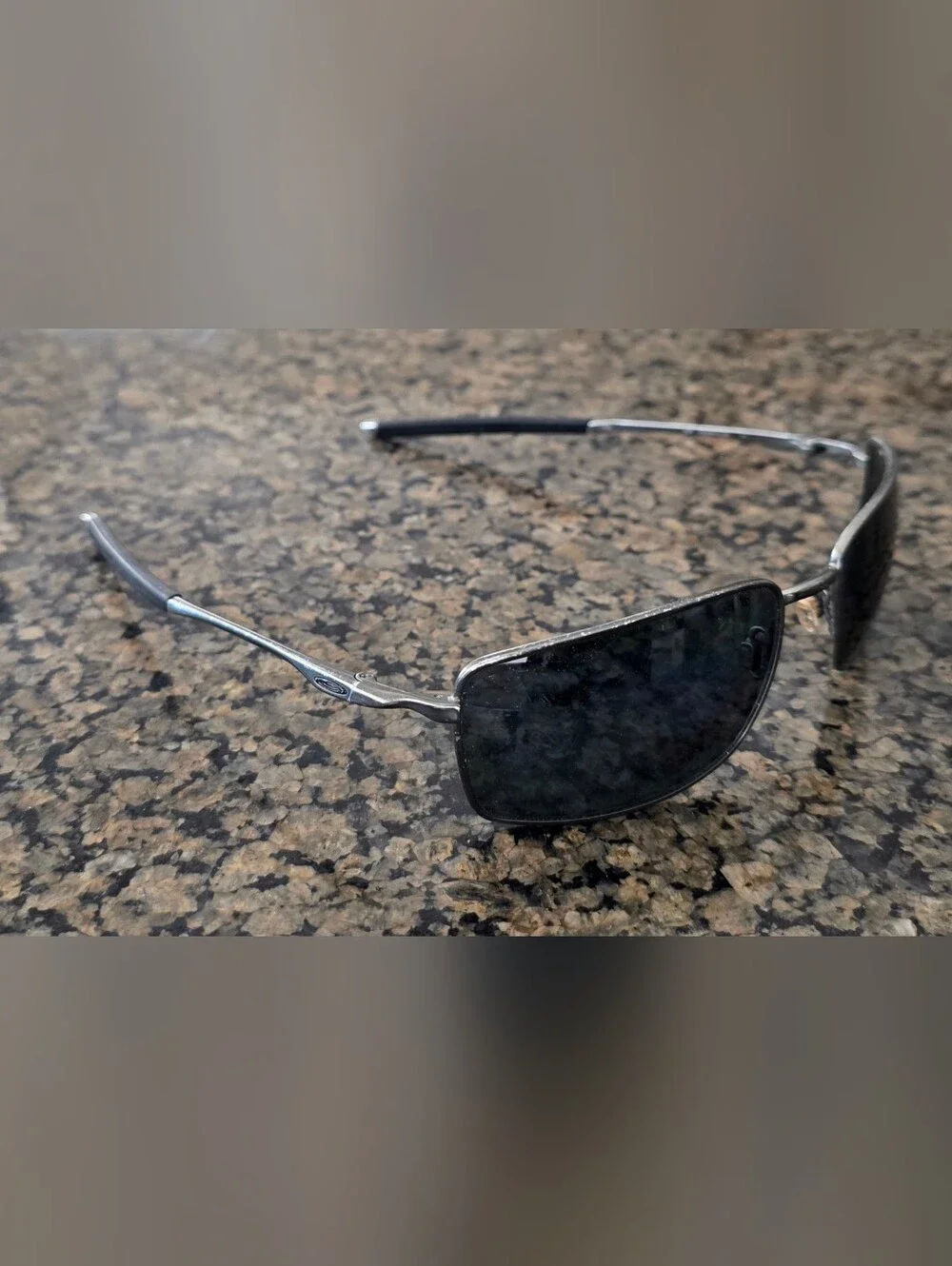 Oakley Sunglasses W Square Wire OO4075-04 Carbon color Frame W/ Grey POLARIZED